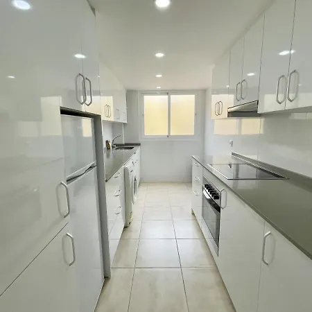 Dona Lola Martha - Spacious 3 Bedroom With Partial Sea Views *