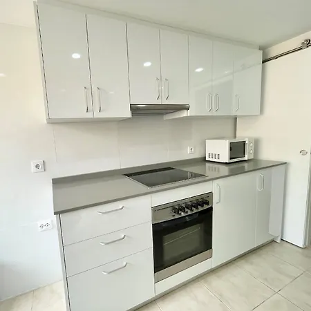 Dona Lola Martha - Spacious 3 Bedroom With Partial Sea Views Apartment *