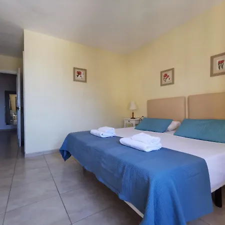 Apartment Dona Lola Martha - Spacious 3 Bedroom With Partial Sea Views *