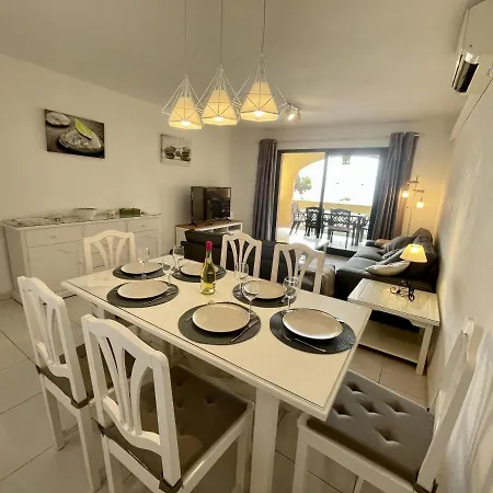 Apartment Dona Lola Martha - Spacious 3 Bedroom With Partial Sea Views